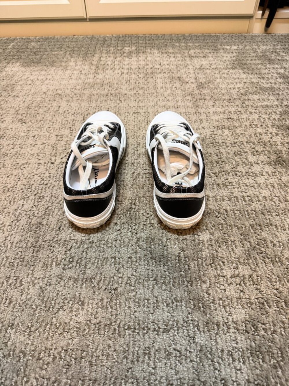 Burberry Low Top Sneaker - Rubber Sole - Size 44 - Picture 8 of 15